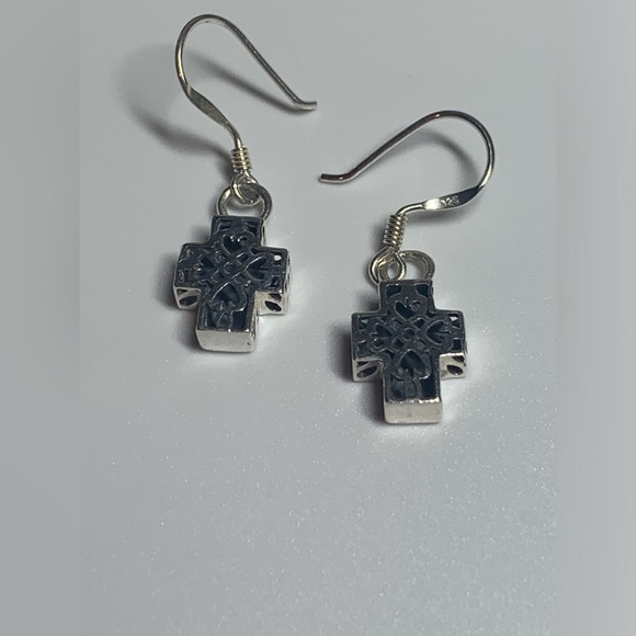 Silpada Vintage Rare HTF Sterling Silver Petite Filigree Cross on French Wires - Picture 9 of 13